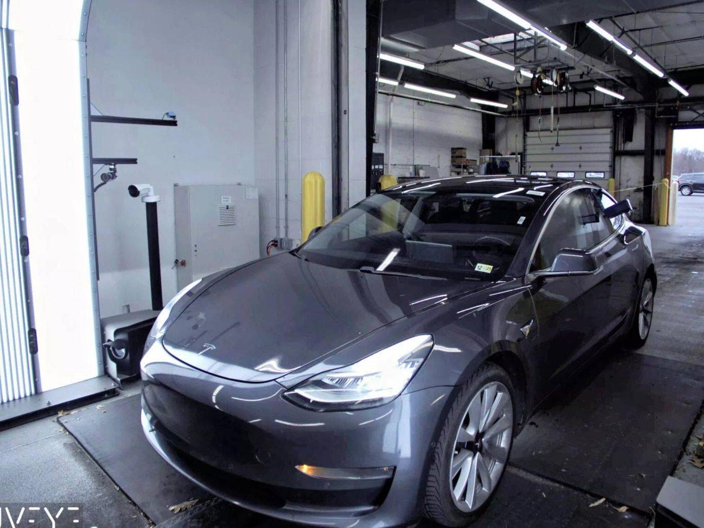 TESLA MODEL 3 2018 5YJ3E1EBXJF121104 image